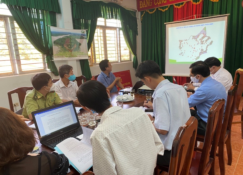 Ảnh : Họp dự thảo Đề án DVMTR tại Qũy bảo vệ & Phát triển rừng Bình Phước.